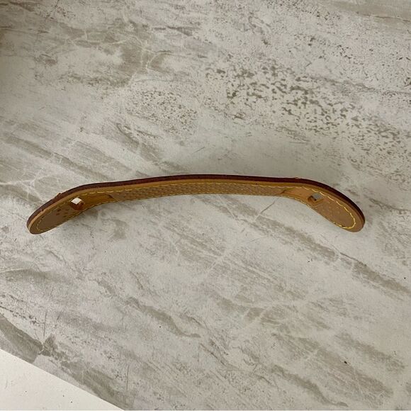 LOUIS VUITTON Shoulder Pad LV1 - Picture 5 of 5